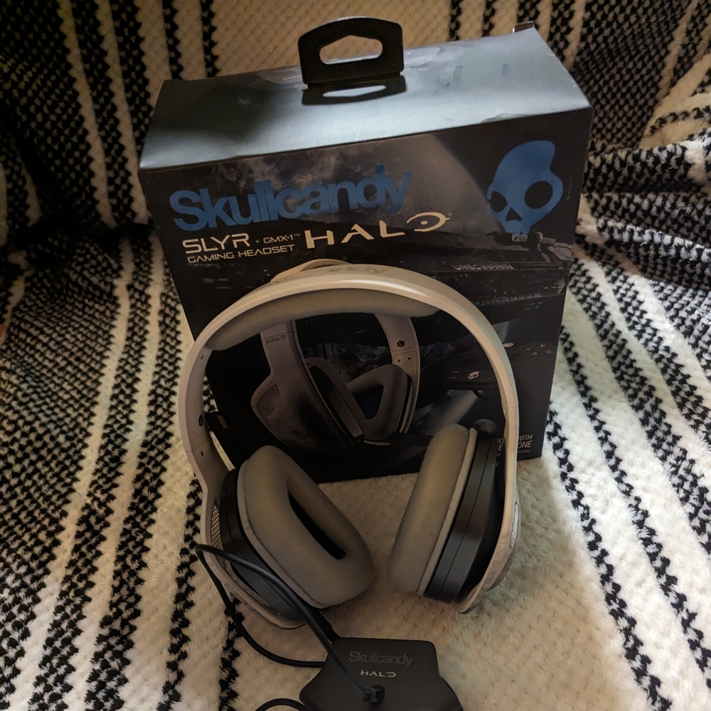 Skullcandy SLYR Halo Edition headset
